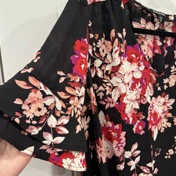 Roz & Ali Black with Pink, Red, and Purple Floral 3/4 Length Bell Sleeves EUC - Picture 4 of 6